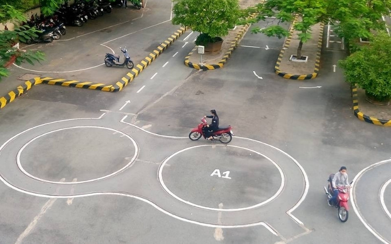 Bạn cần nộp đầy đủ hồ sơ tại trung tâm đào tạo lái xe