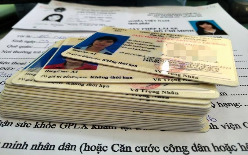 Chuẩn bị đầy đủ hồ sơ theo quy định khi cần làm lại giấy phép lái xe