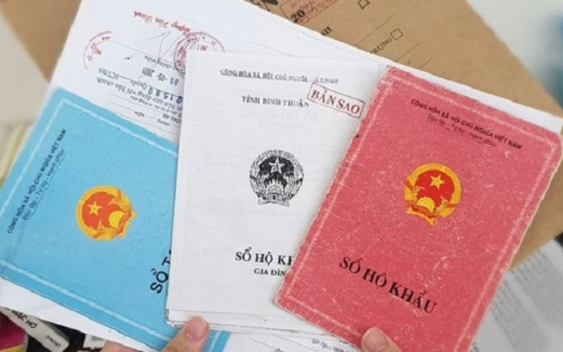 Người dân cần chuẩn bị đầy đủ các loại giấy tờ khi làm lại giấy tờ xe