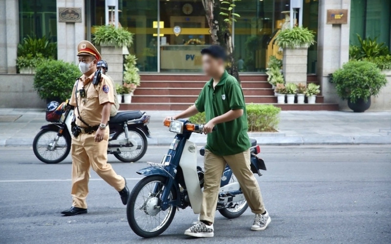 Mức phạt lỗi chạy xe không chính chủ được quy định tại Điều 30 Nghị định số 100/2019/NĐ-CP