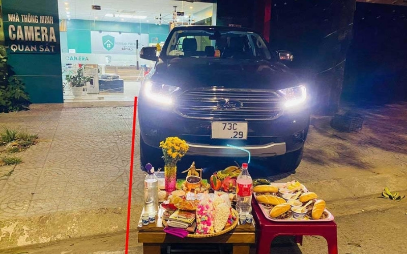 khi cúng xe có cần nổ máy không