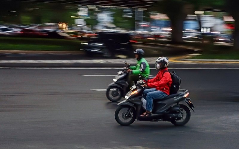 Mức phạt không đội mũ bảo hiểm với người điều khiển