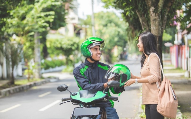 Lỗi người ngồi sau không đội mũ bảo hiểm