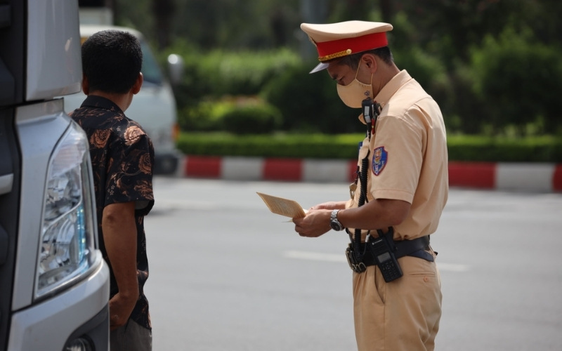 quy định về tạm giữ giấy tờ xe