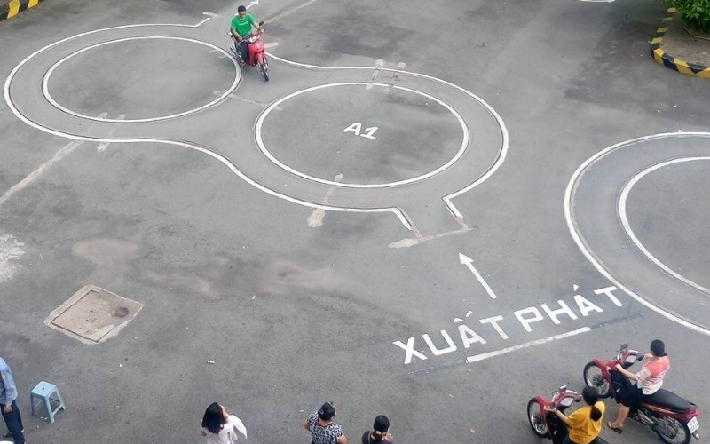 vòng số 8 thi lái xe