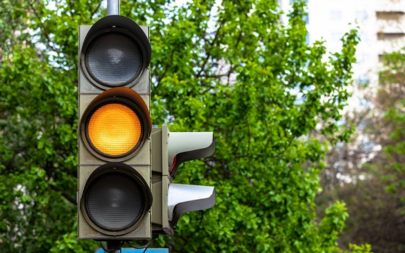 Xe máy không chấp hành tín hiệu đèn giao thông