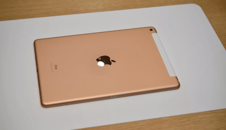 iPad 10.2 với thiết kế thân nhôm nguyên khối, bo cong bốn góc vừa đủ độ cho máy vẻ đẹp tinh tế, sang trọng iPad 10.2 với thiết kế thân nhôm nguyên khối, bo cong bốn góc vừa đủ độ cho máy vẻ đẹp tinh tế, sang trọng