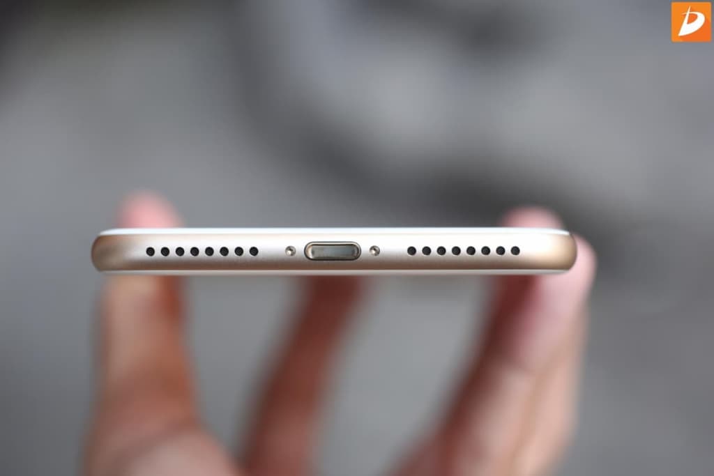 Kiểm tra loa thoại và loa ngoài iPhone 7 Plus đều cho âm thanh trong trẻo, không bị rè hoặc lúc được lúc không