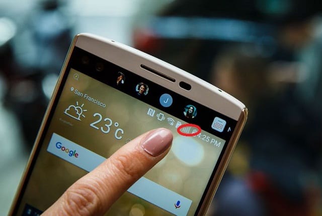 Vệ sinh sạch lõi đồng SIM và kiểm tra khe gắn SIM