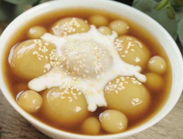 Chè trôi nước là một món ăn truyền thống rất được yêu thích của người dân Việt Nam, đặc biệt là vào những ngày lễ
