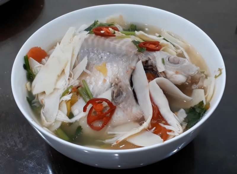 Canh cá diêu hồng nấu măng tươi