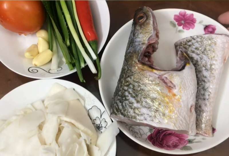Canh măng chua nấu nướng cá chua tuyệt ngon