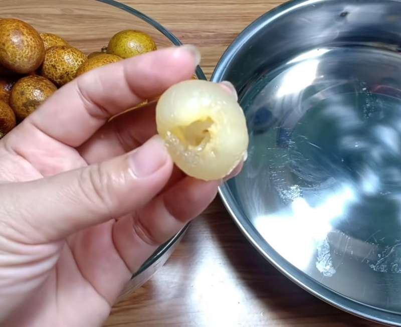 cach nau che hat sen long nhan ngot bui giai nhiet ngay he - anh 3