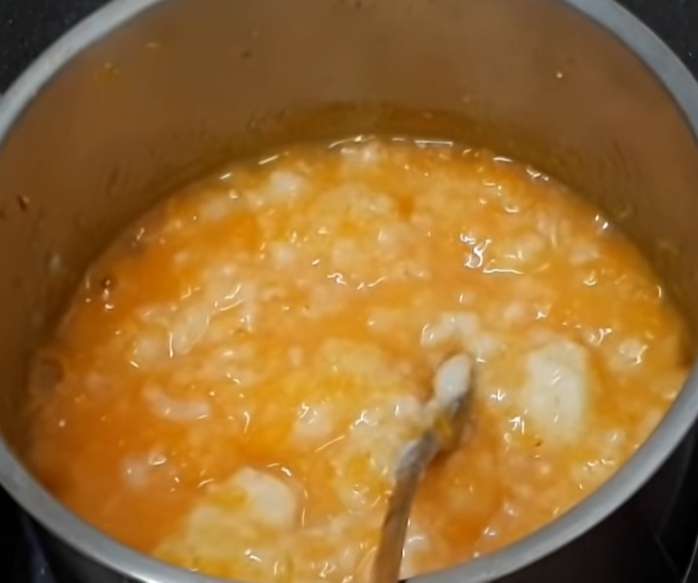 Đun cháo trắng cùng với cà rốt