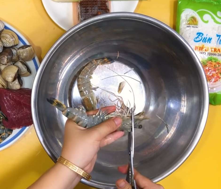 Sơ chế tôm