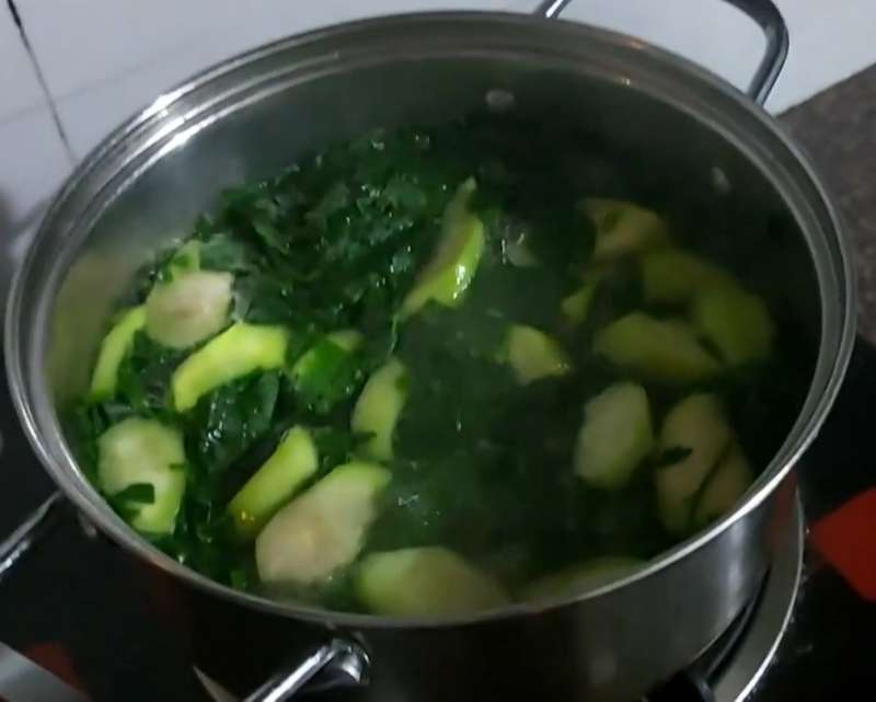 Canh rau ngót nấu mướp