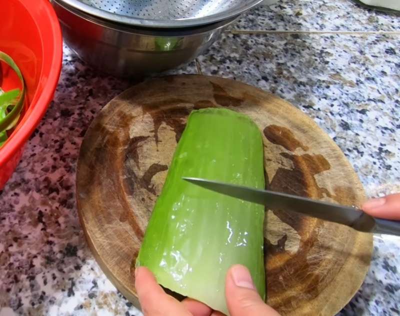 Nha đam gọt vỏ, cắt khúc dài 5cm