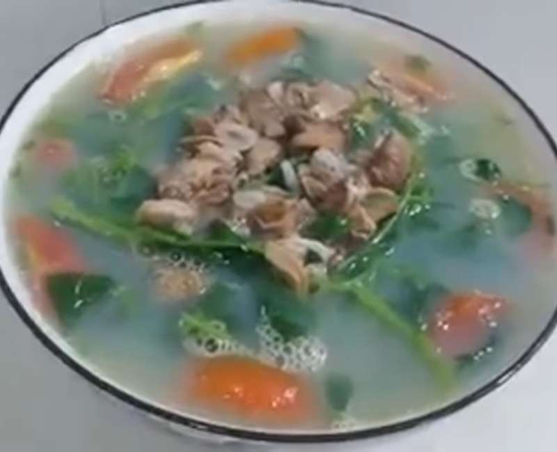 Canh mồng tơi nấu trai