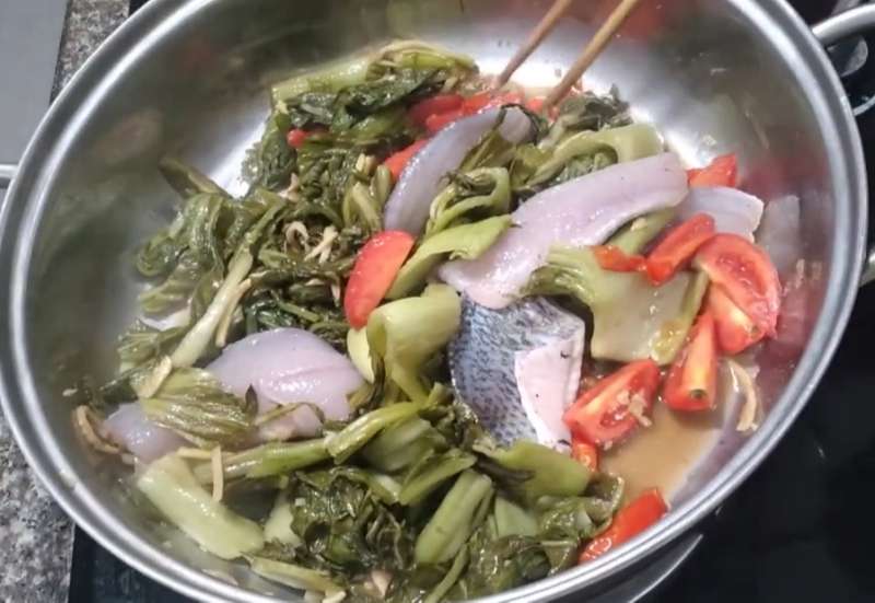 Cách nấu nướng nướng canh cá dưa chua giản dị – ngon như cái giá hàng
