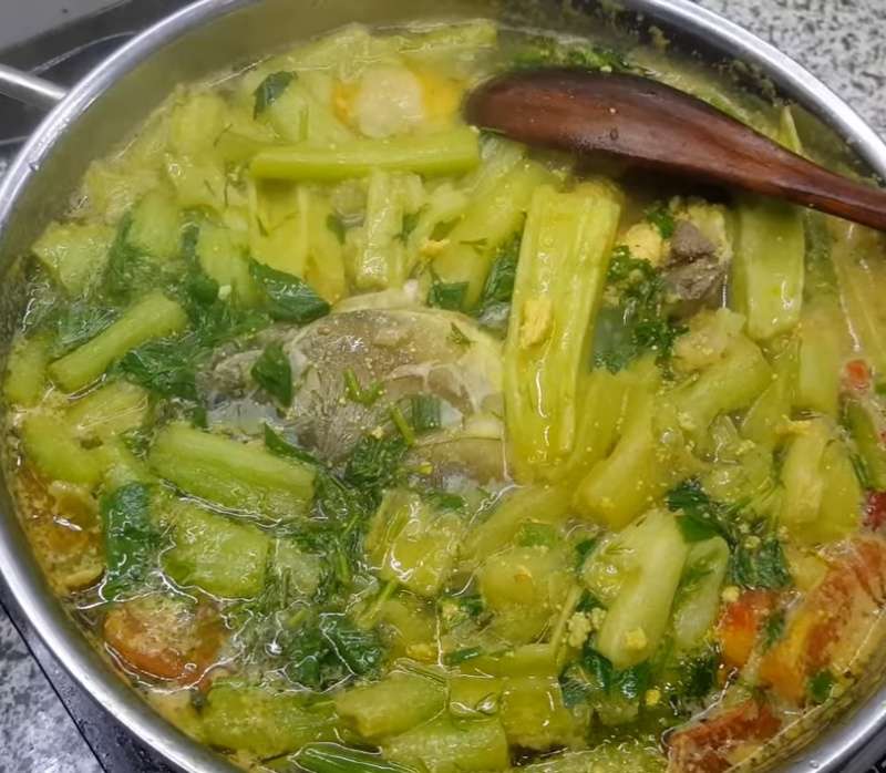 Thưởng thức canh cá dọc mùng thơm ngon