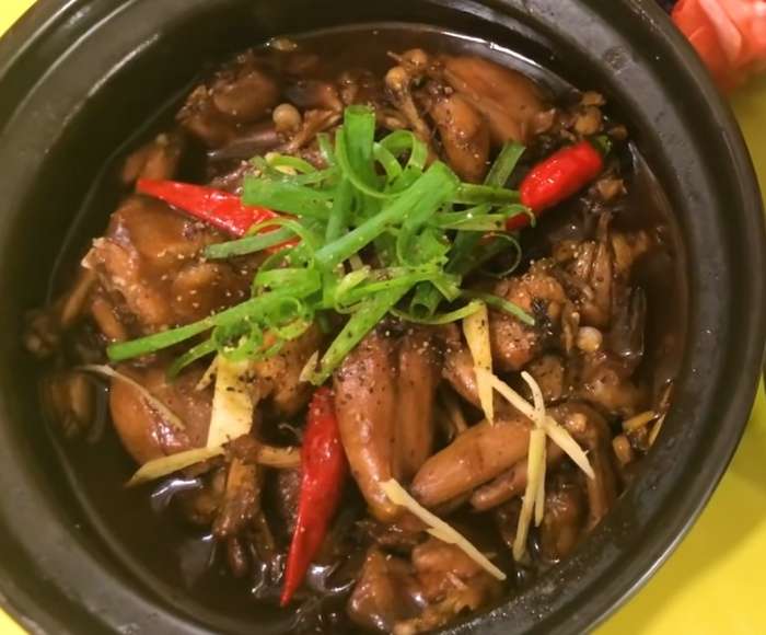 Thịt ếch nấu kiểu Singapore