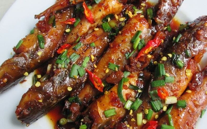 Cá bống kho ăn với cơm trắng là ngon hết ý