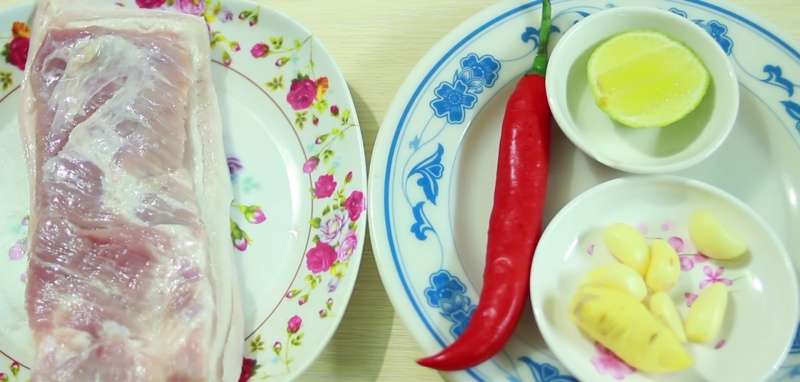 Nguyên liệu làm món thịt chiên mắm tỏi