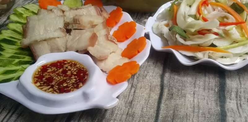 Bắp cải muối ăn giải ngấy cho bữa cơm gia đình
