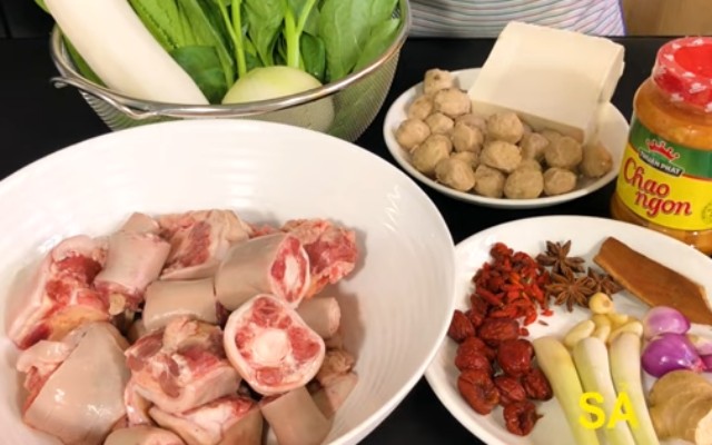 Hướng dẫn cách nấu lẩu đuôi bò thơm ngon đơn giản tại nhà | Tinh hoa quê nhà Hướng Dẫn Cách Nấu Lẩu Đuôi Bò Thơm Ngon Đơn Giản Tại Nhà | Tinh Hoa Quê Nhà