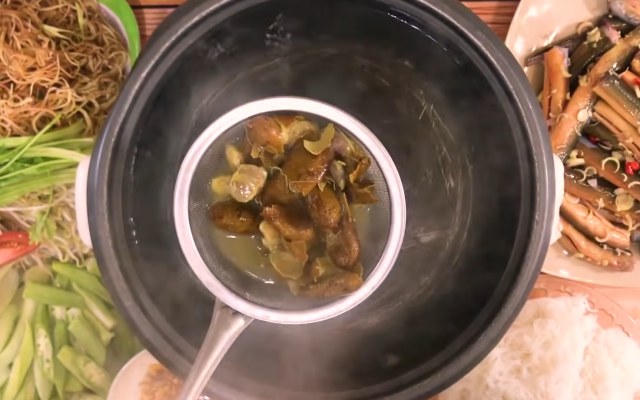 Chia sẻ công thức nấu lẩu lươn chua cay và canh lươn lá giang thơm ngon đón xuân ấm áp 1 Lược lấy nước cốt me