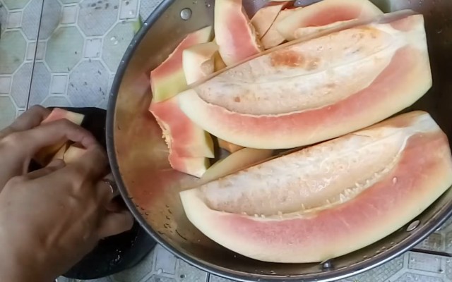 Sơ chế đu đủ hầm thịt trâu