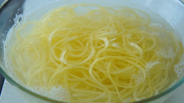 Khoai tây bào thành sợi mỏng