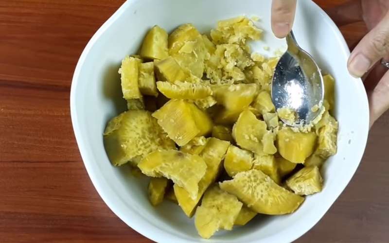 Cách làm bánh khoai lang chiên xù