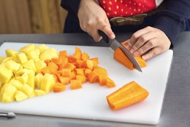 Những cách chế biến ngon miệng từ cá thu một nắng bạn nên biết 7 Luộc khoai tây, cà rốt