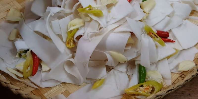 Cách muối măng chua để được lâu giòn thơm ngon mà không bị nổi váng