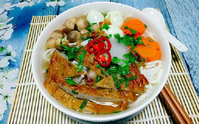 Món bánh canh chả cá trứ danh của vùng biển Phan Thiết