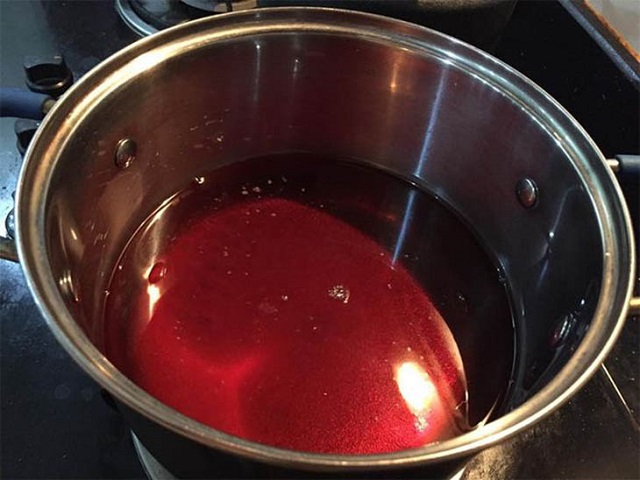 Nấu hỗn hợp nước ngâm muối chua