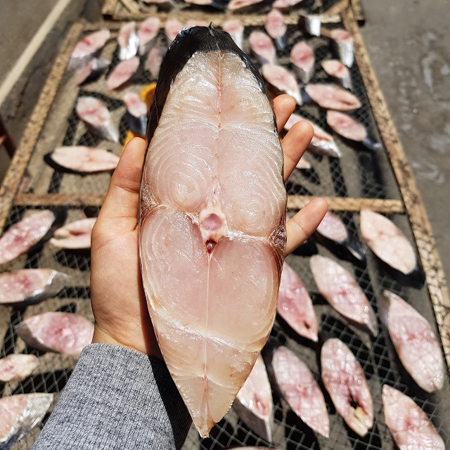 Nguyên liệu cá thu một nắng