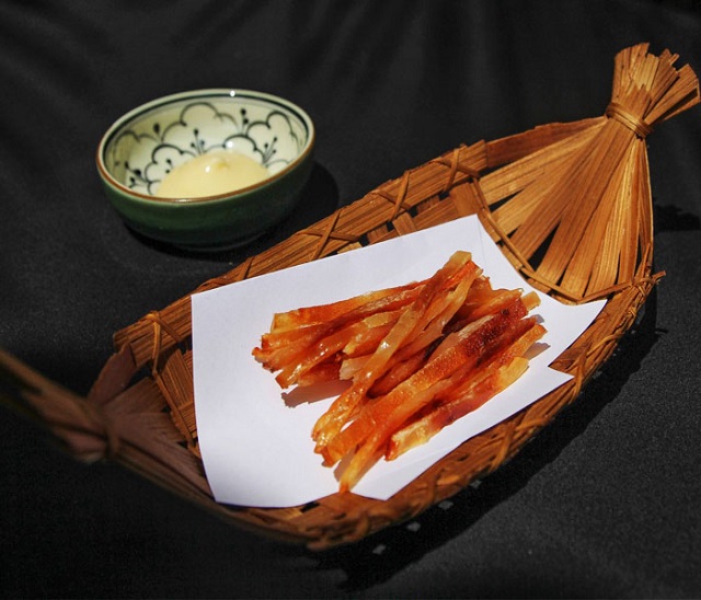 Hướng dẫn làm khô cá bò tại nhà thơm ngon và chi tiết 11 Phi cá bò khô xé sợi cùng tỏi và gia vị cho đậm đà