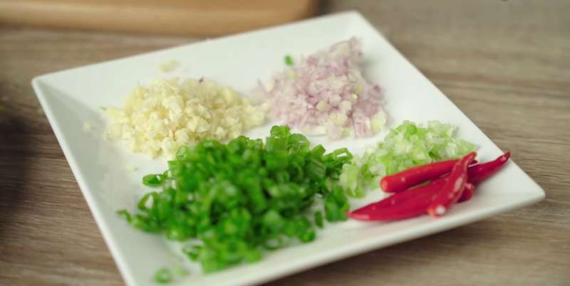 Sơ chế hành, tỏi, ớt
