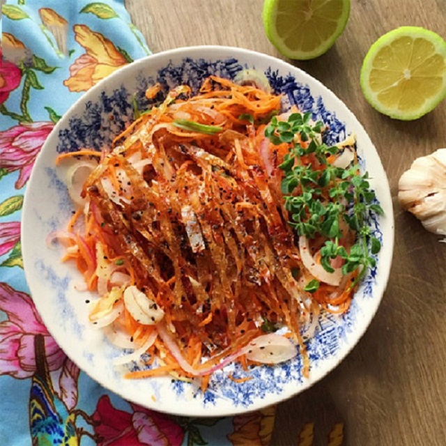 Hướng dẫn làm khô cá bò tại nhà thơm ngon và chi tiết 8 Thưởng thức món gỏi đậm đà