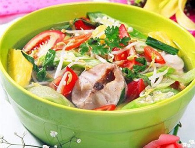 Tô canh chua cá nóng hôi hổi