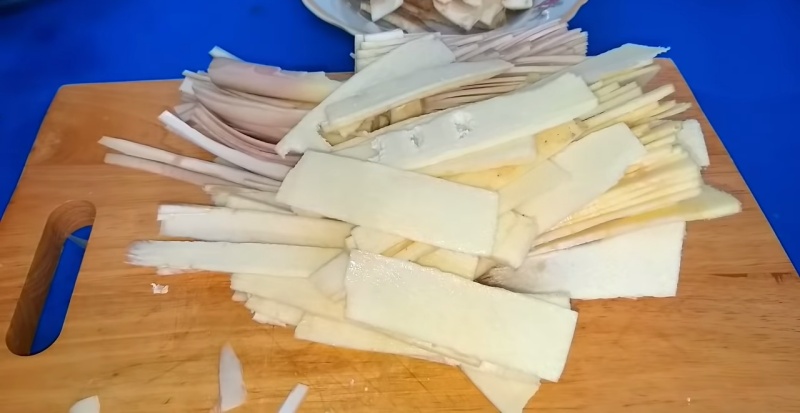 Sơ chế nguyên liệu món vịt nấu măng tươi