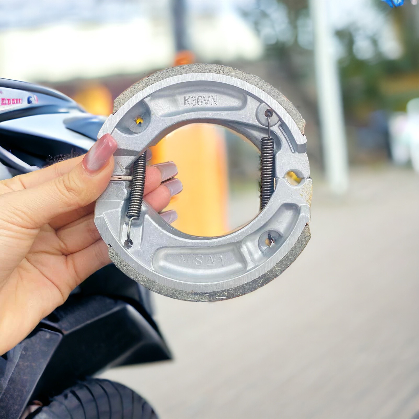 Phụ Tùng Xe Máy Giá Rẻ Hay Phụ Tùng Chính Hãng?