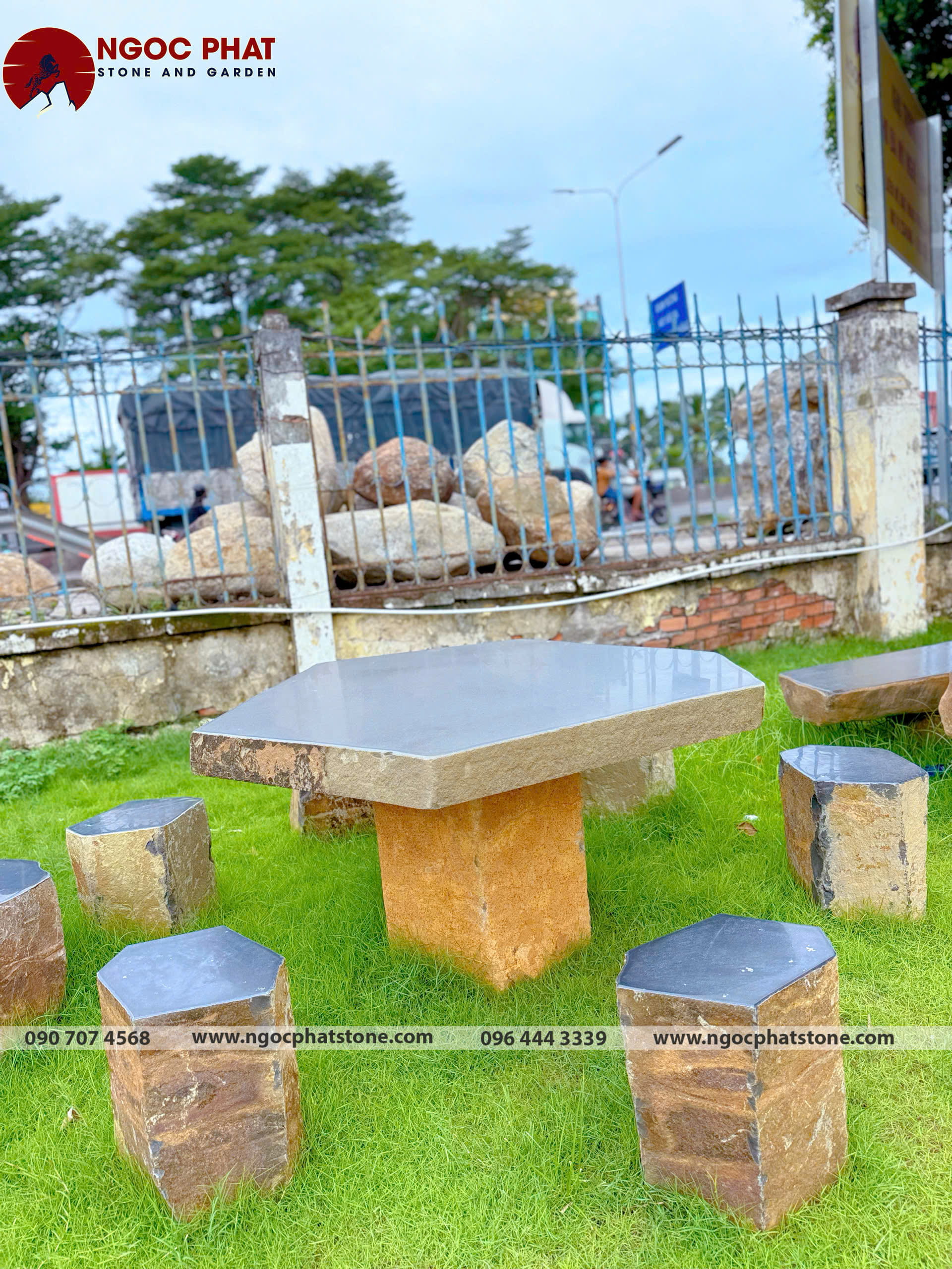 BỘ BÀN GHẾ ĐÁ BAZAN TỰ NHIÊN NGUYÊN KHỐI