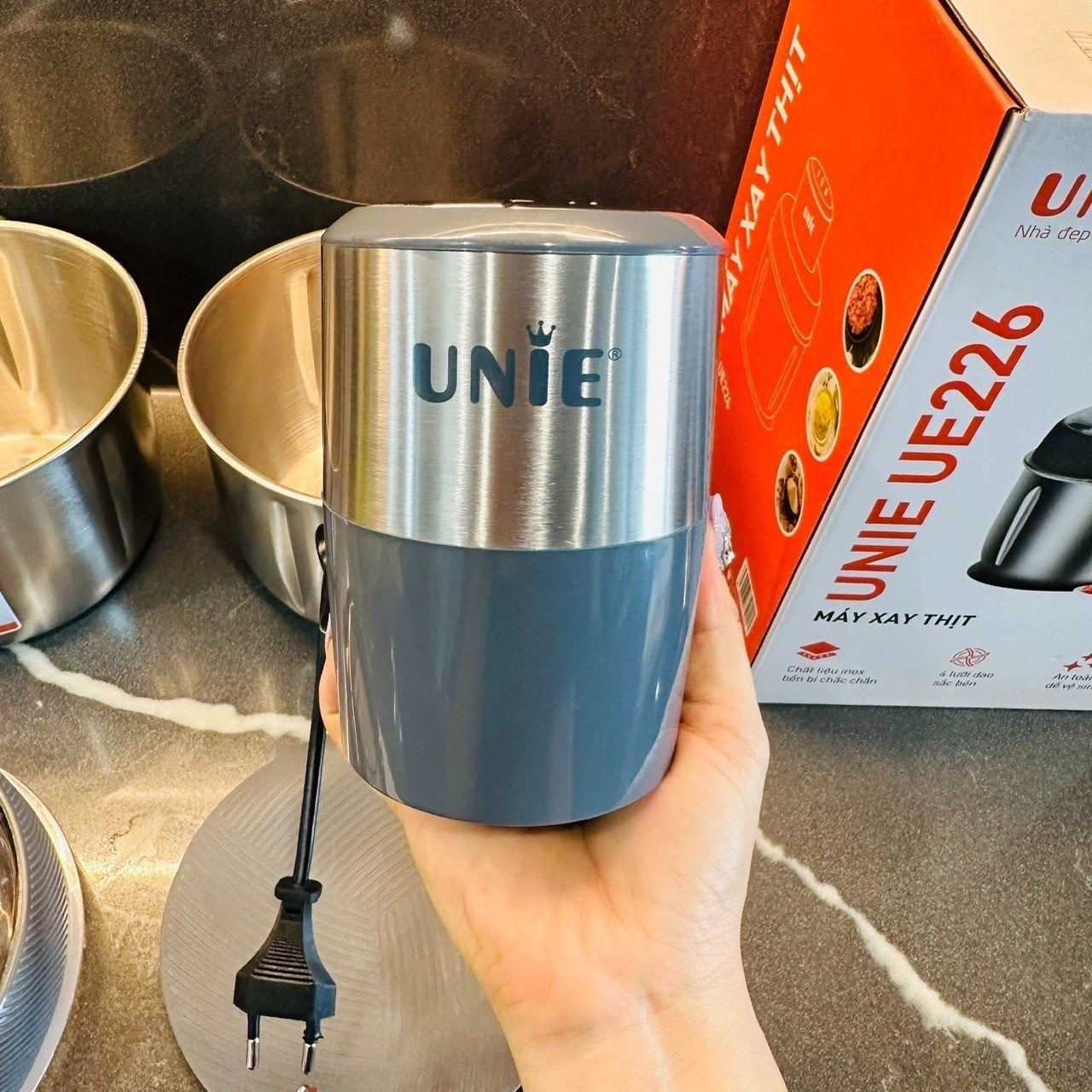 Máy xay thịt cối inox 2,5L kèm dụng cụ đánh ruốc UNIE UE226