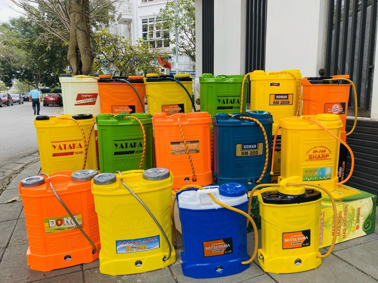 Bình Xịt Điện: Công Cụ Hiện Đại, Nâng Cao Hiệu Quả Làm Việc