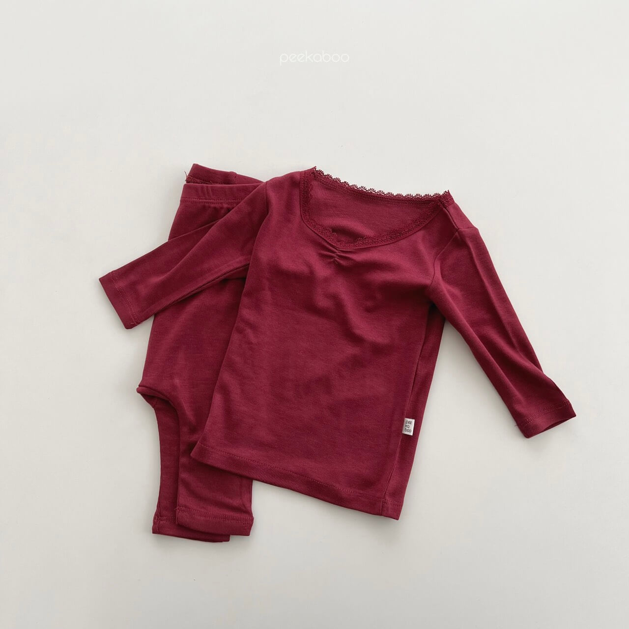 Bộ quần áo Peekaboo Beenus dài tay, cổ ren made in Korea