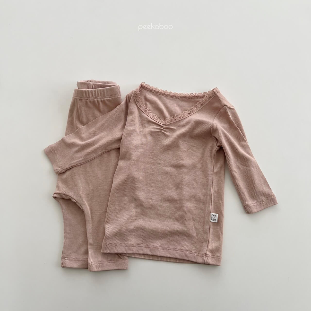 Bộ quần áo Peekaboo Beenus dài tay, cổ ren made in Korea