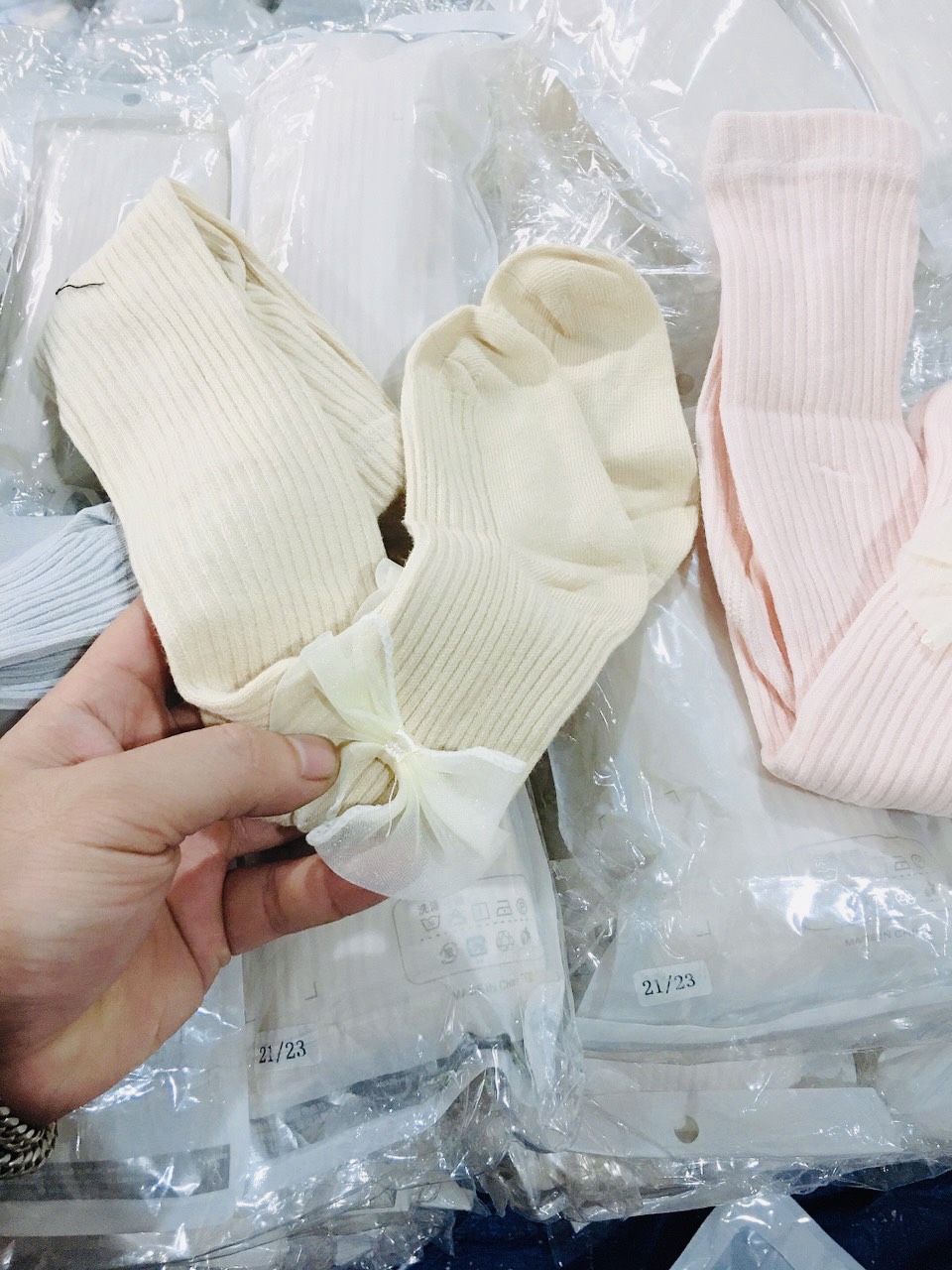 Quần tất cho bé có gắn nơ